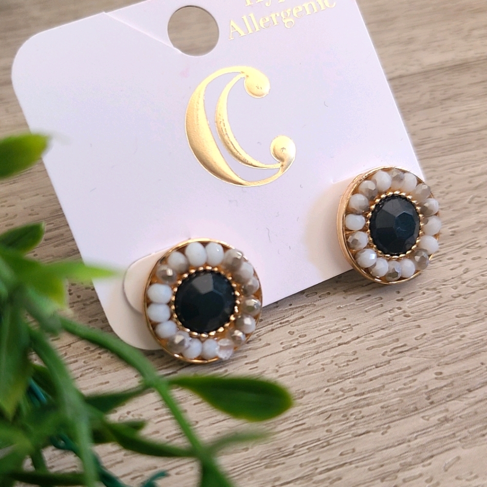 NWT Dark Green Stud Earrings
